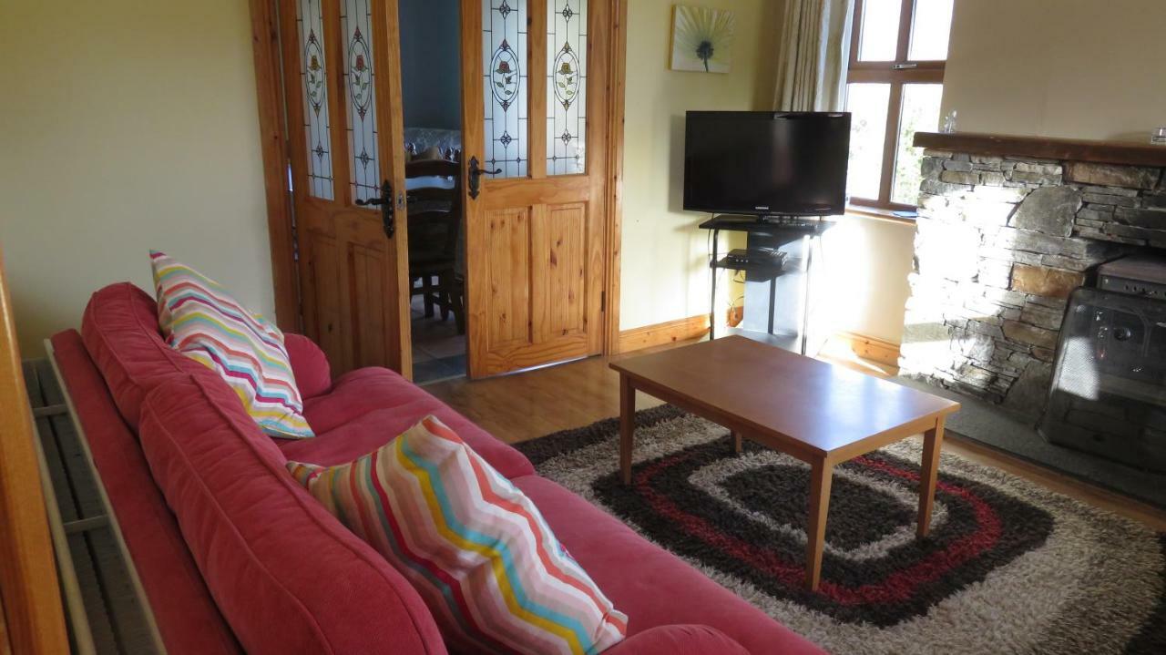 Heatherhill Farm Cottage In Letterfrack Beside Connemara National Park 외부 사진
