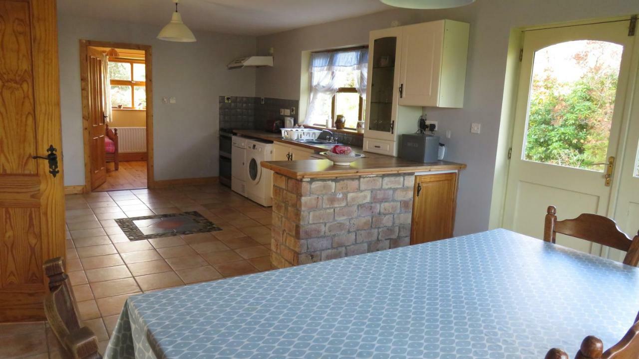 Heatherhill Farm Cottage In Letterfrack Beside Connemara National Park 외부 사진